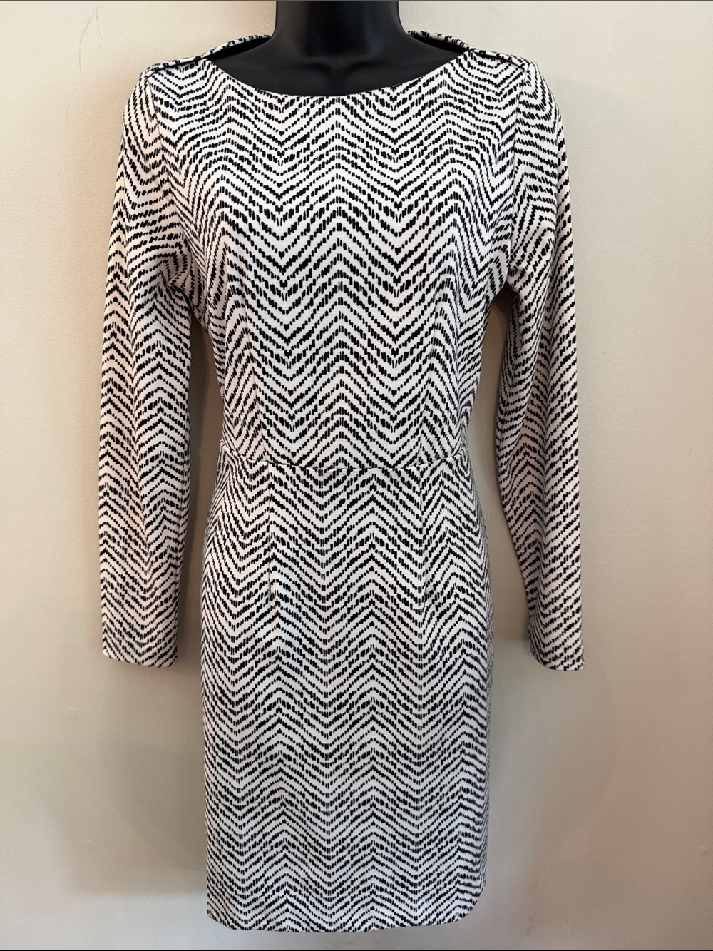 The Limited Black & White Chevron Long-Sleeve Sheath Dress size 4